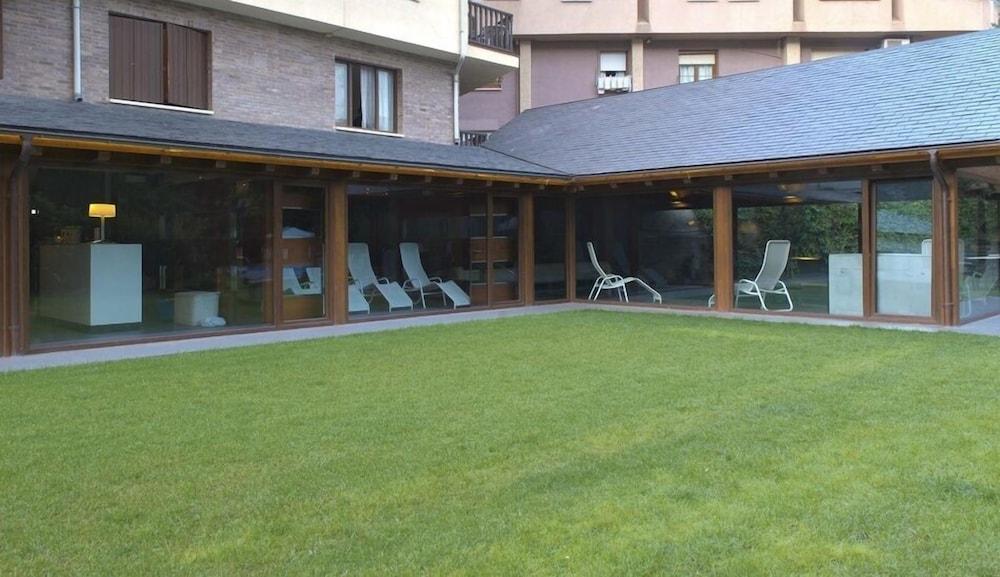 Apartamentos Pessets Adelaida Sort Eksteriør bilde